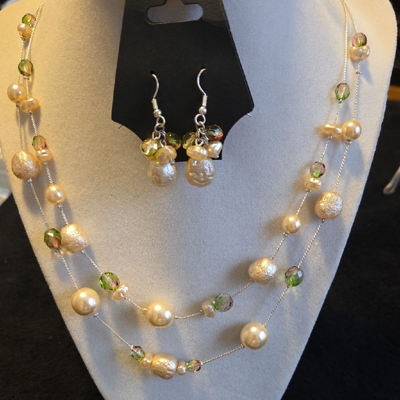 Jewelry - Elegant Pearl and Green Bead Jewelry Set